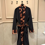 Crni plišani mantil