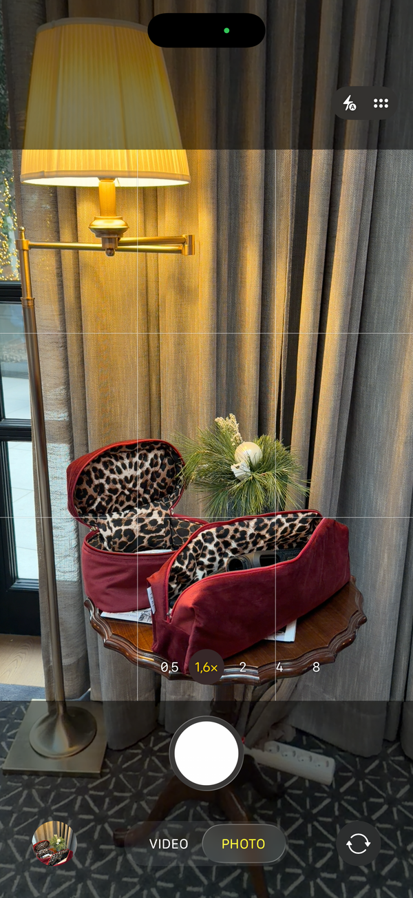 Mini burgundy velvet beauty case