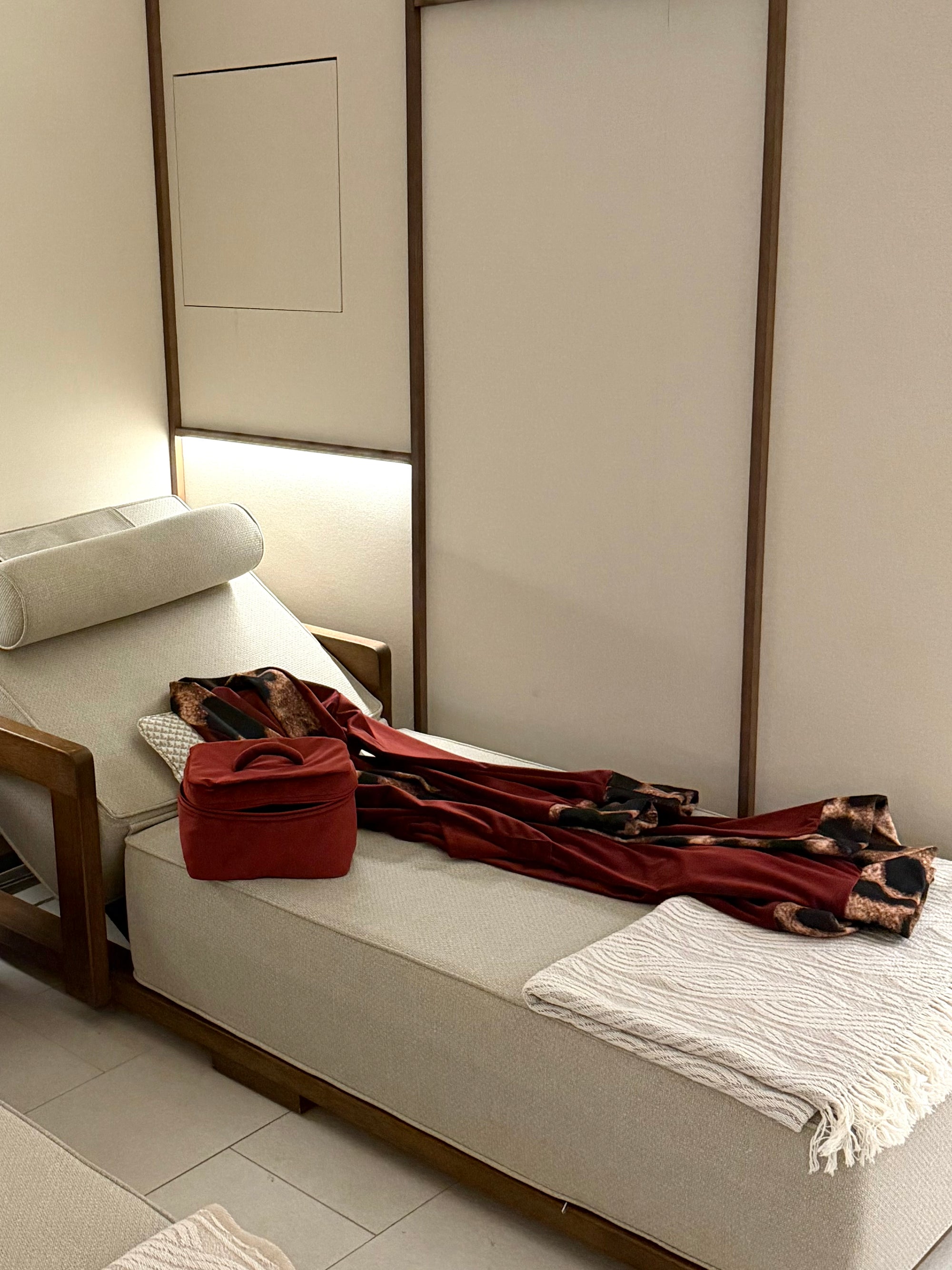 Bordo pliš koferčić