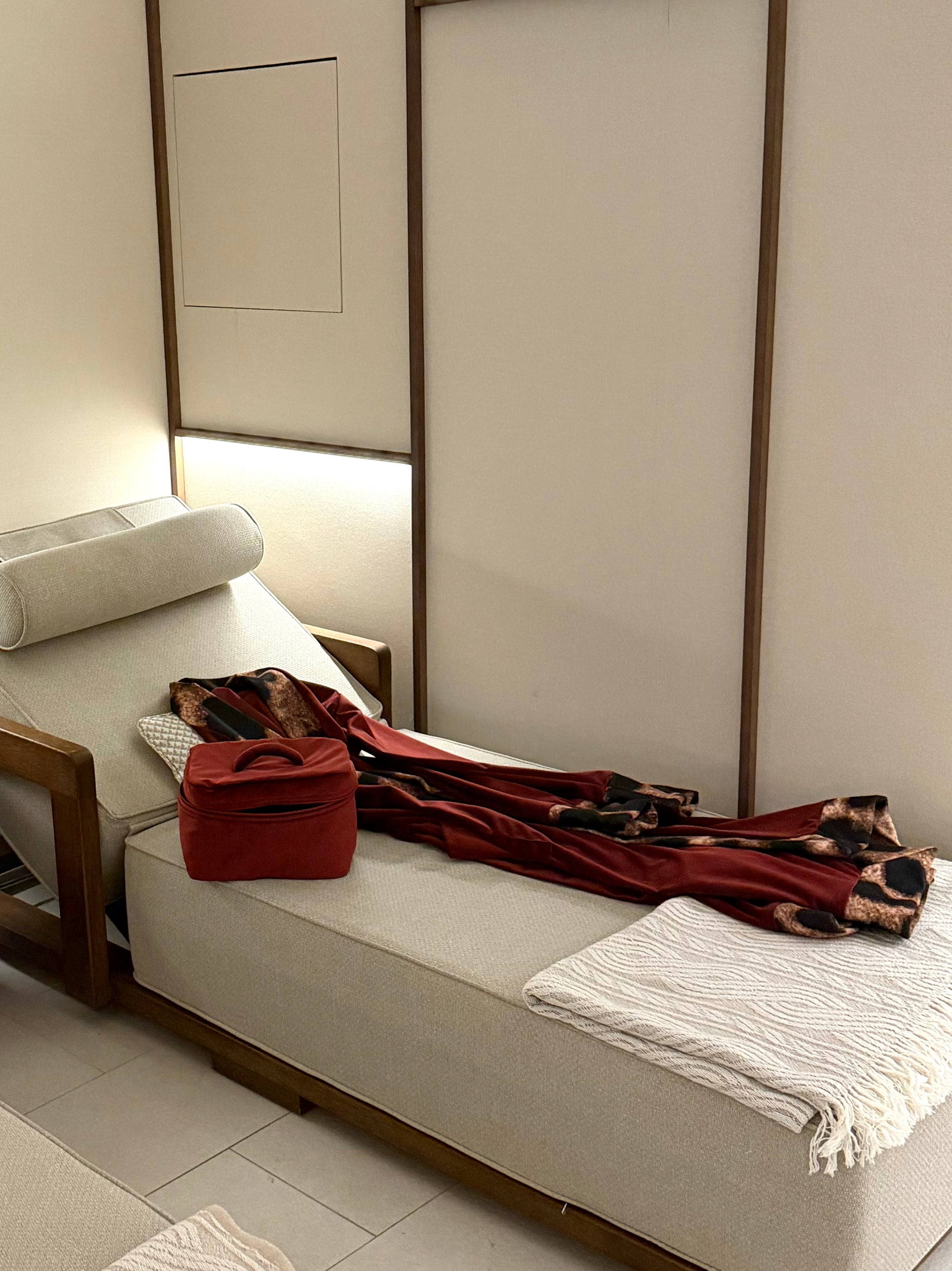 Bordo pliš koferčić