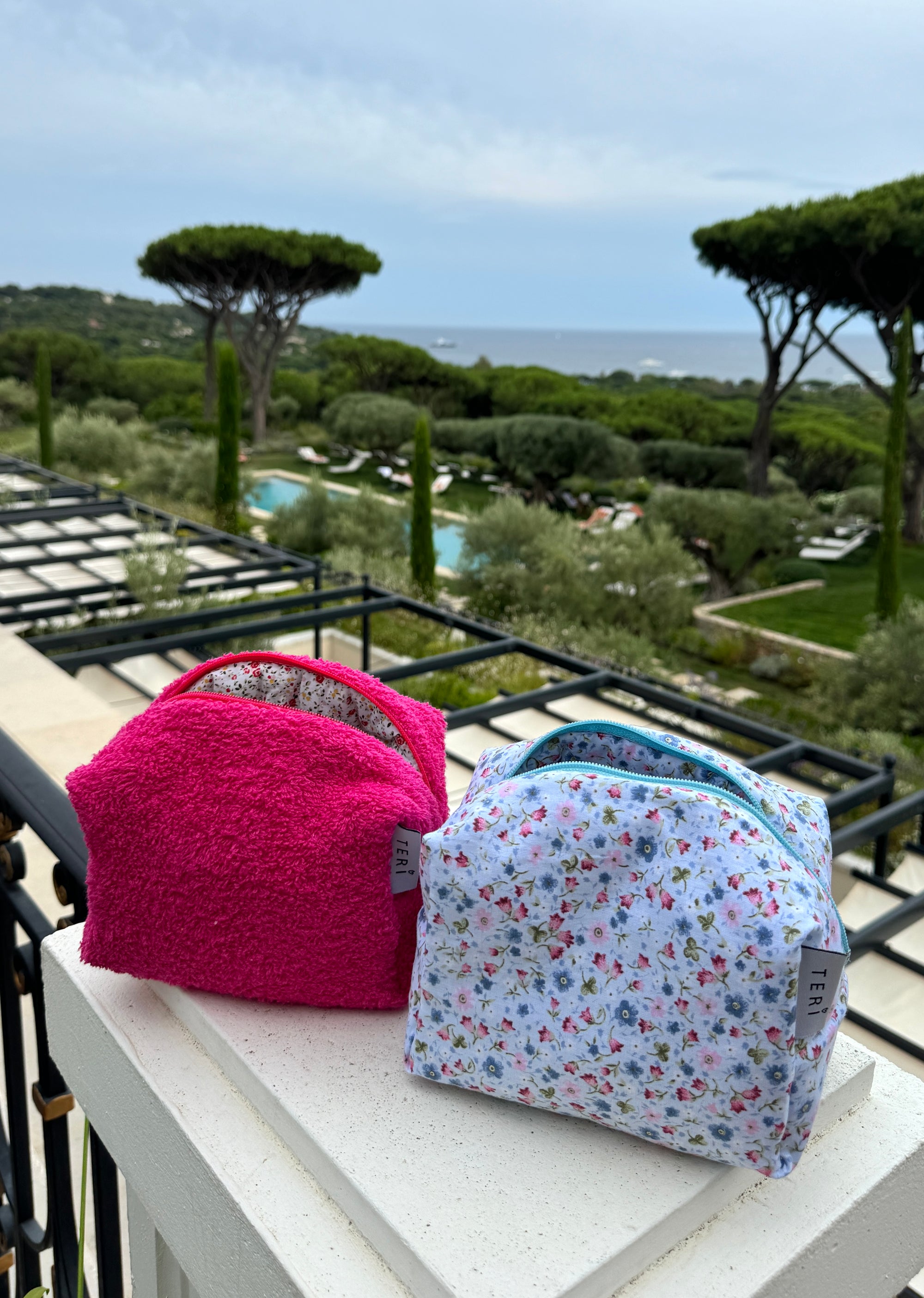 Hot pink frotirni neseser