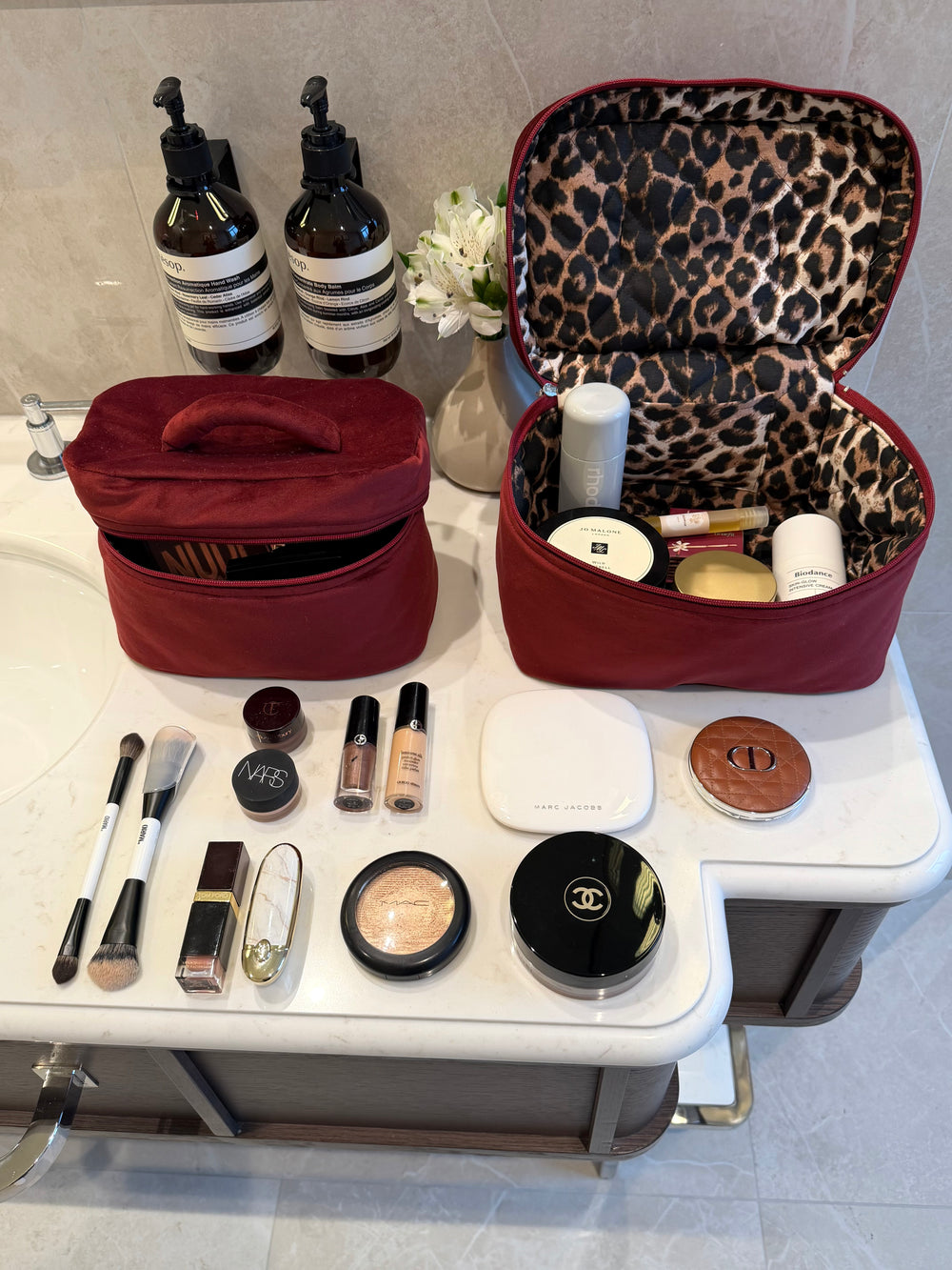 Mini burgundy velvet beauty case