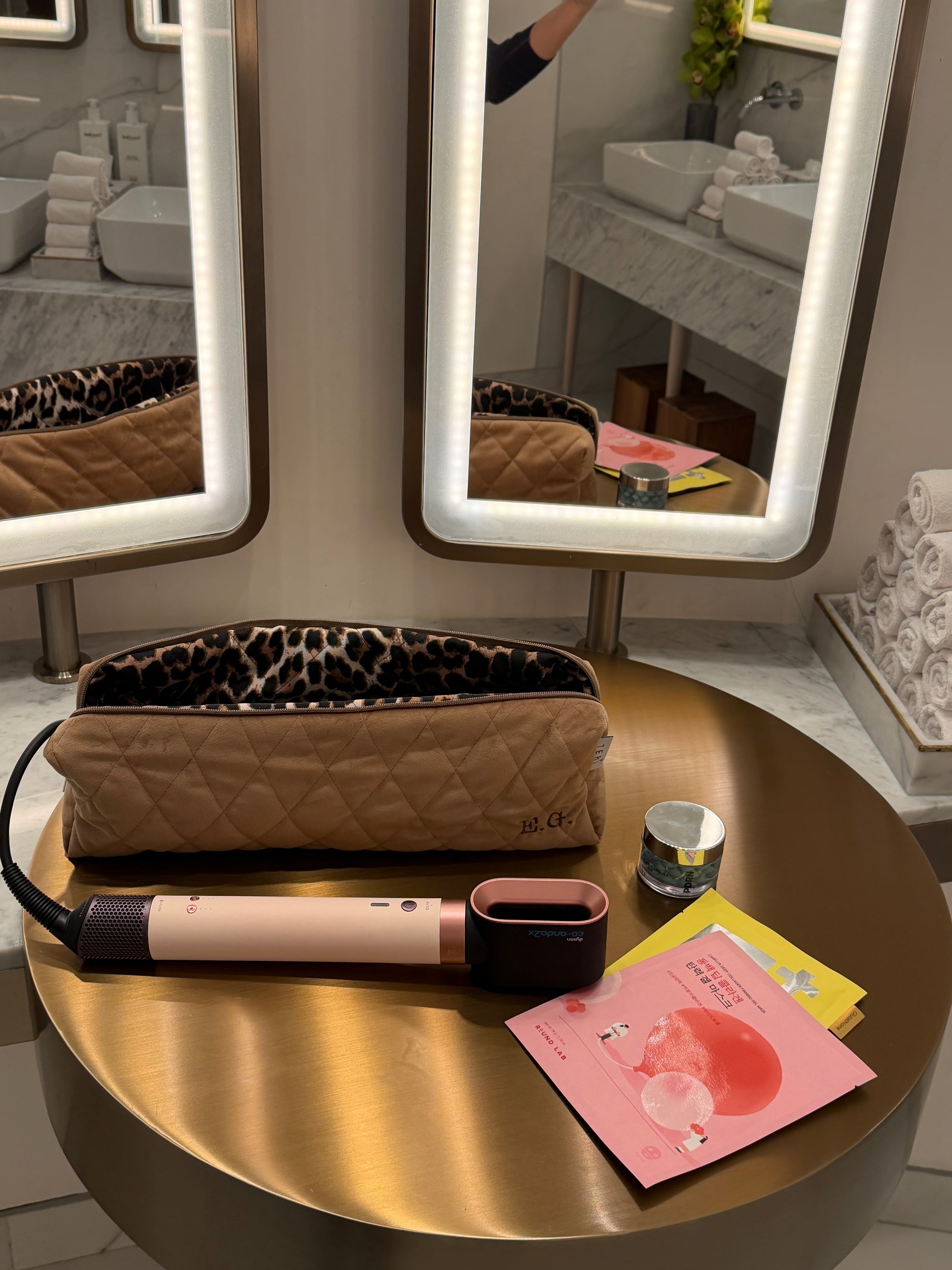 Zlatna pliš futrola Dyson Airstrait