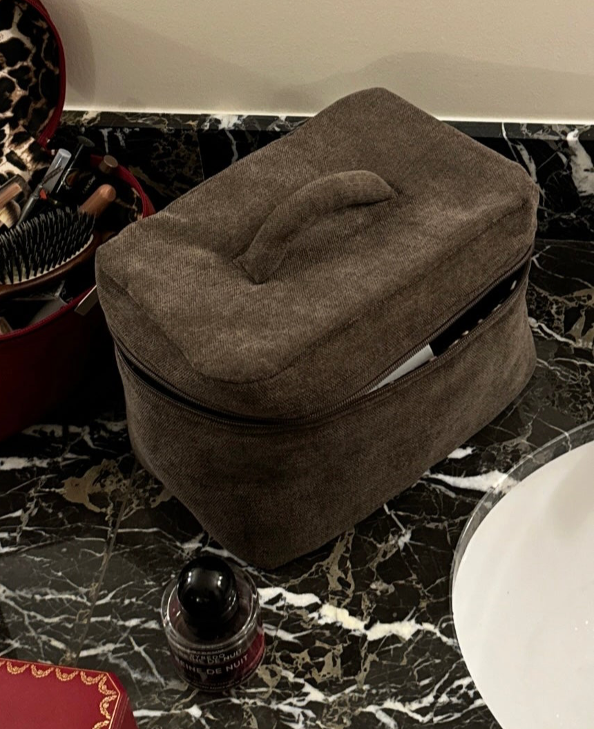 Big brown velvet beauty case
