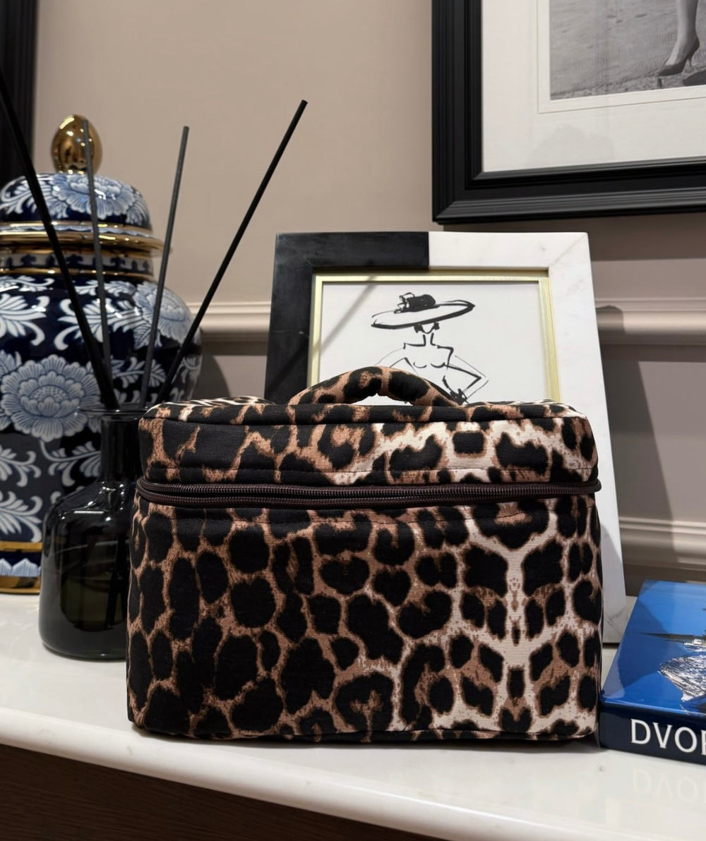 Big leopard beauty case