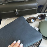 Tamno sivi plišani clutch