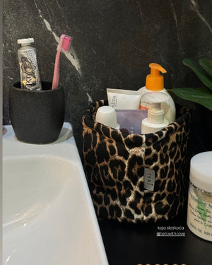 Leopard organizer