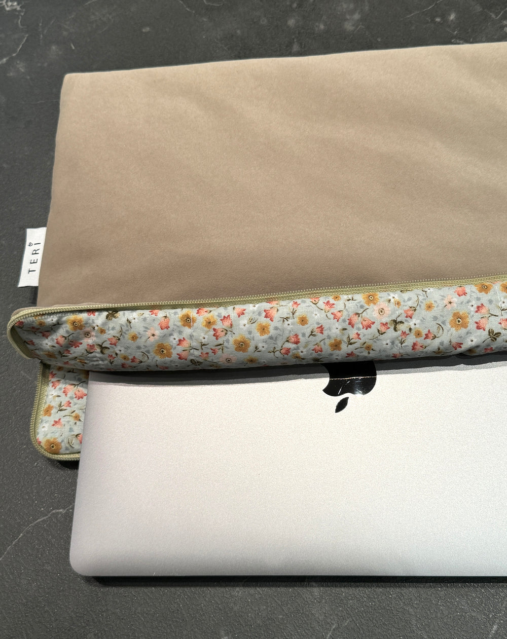Light beige velvet laptop sleeve 14”