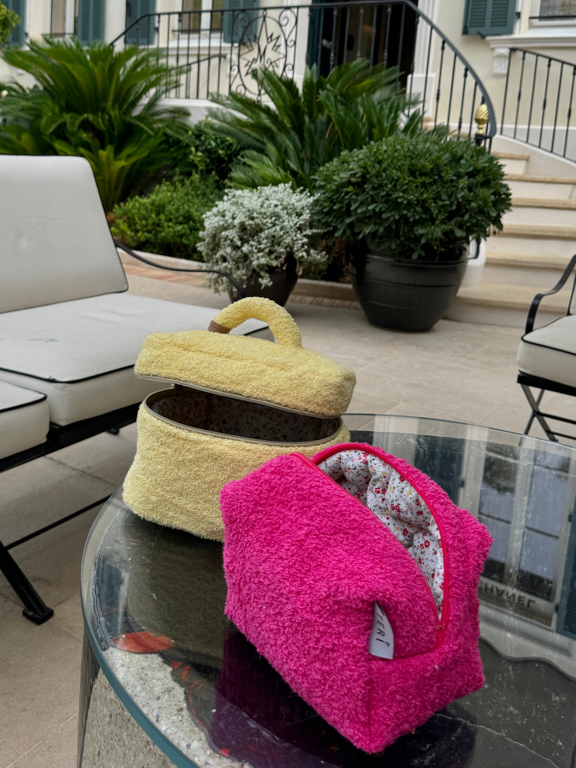 Hot pink frotirni neseser