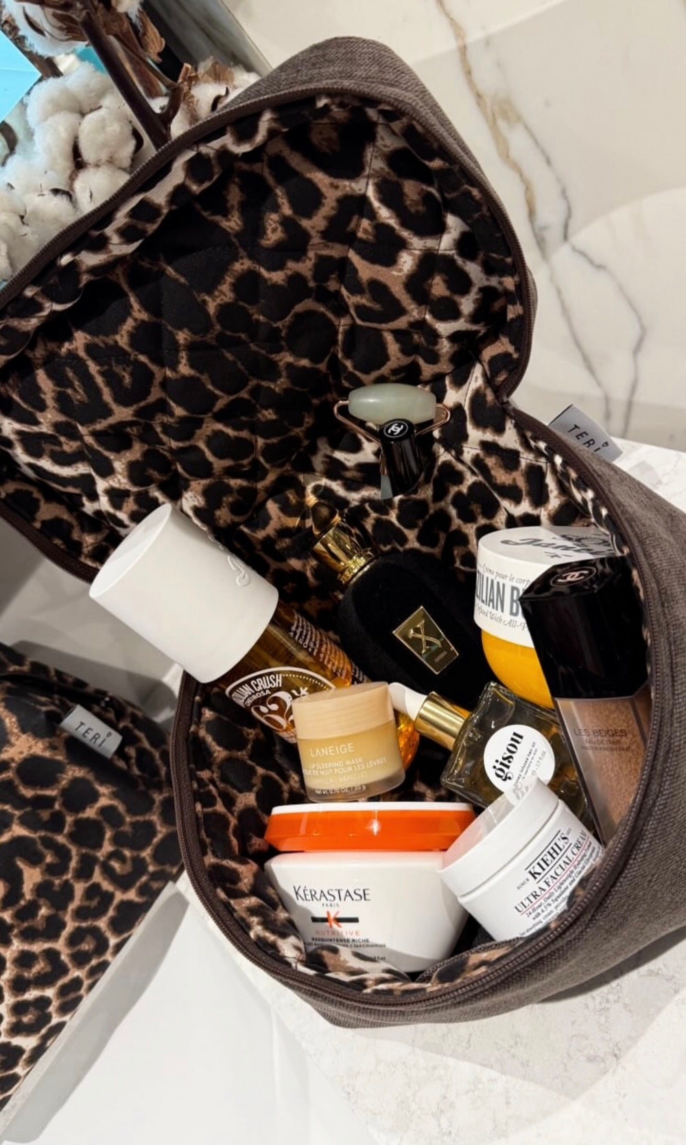 Big brown velvet beauty case