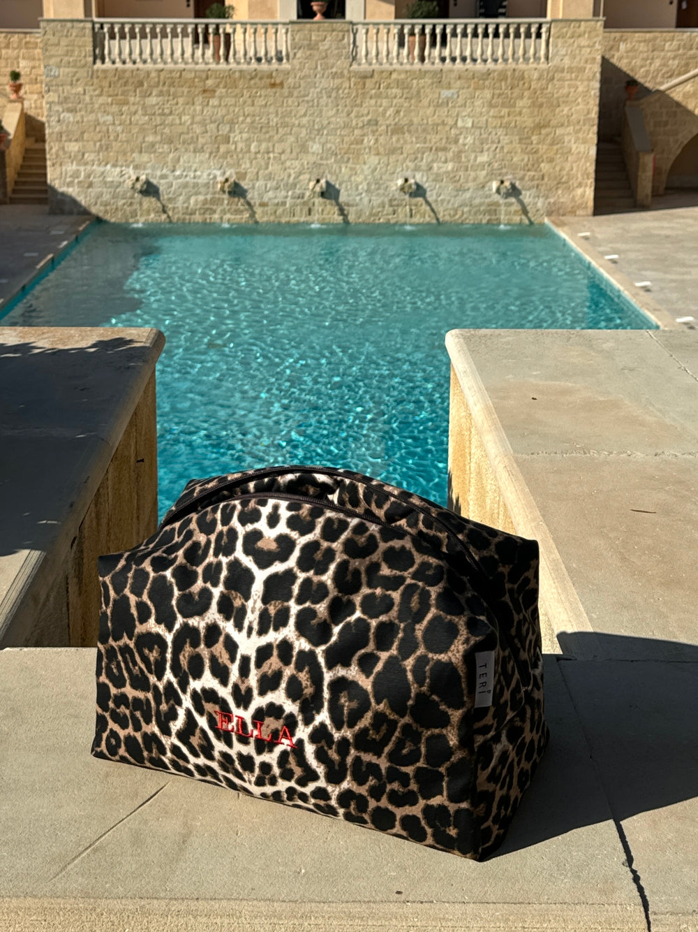 Jumbo leopard vanity bag