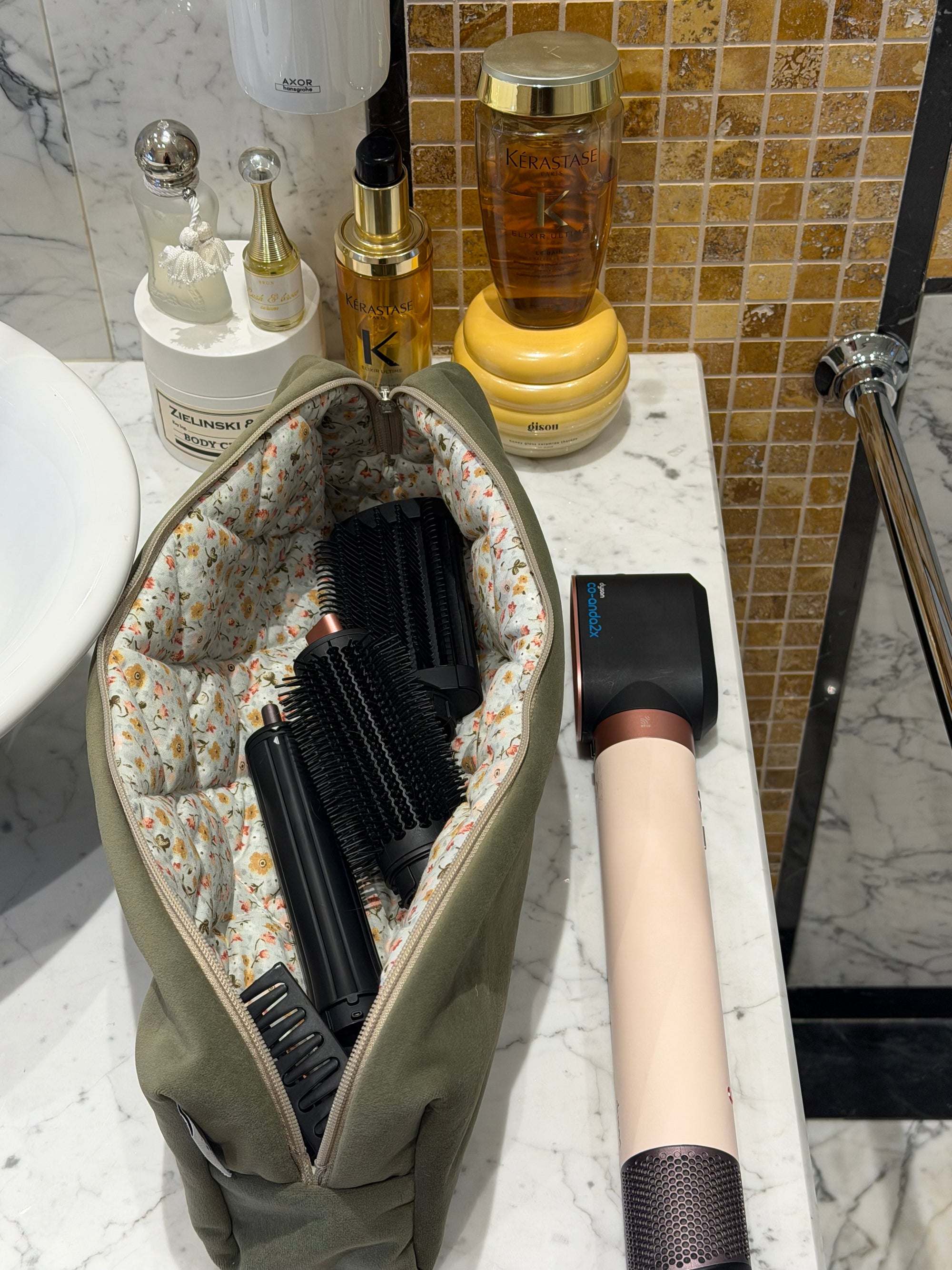 Sage green futrola Dyson Airstrait