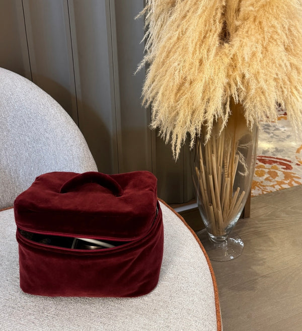 Big burgundy velvet beauty case
