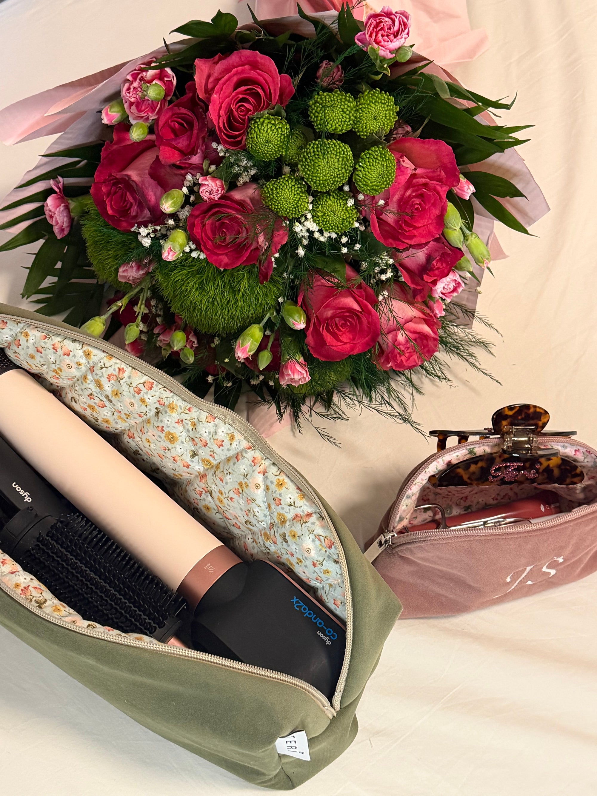 Sage green pliš futrola Dyson Airstrait