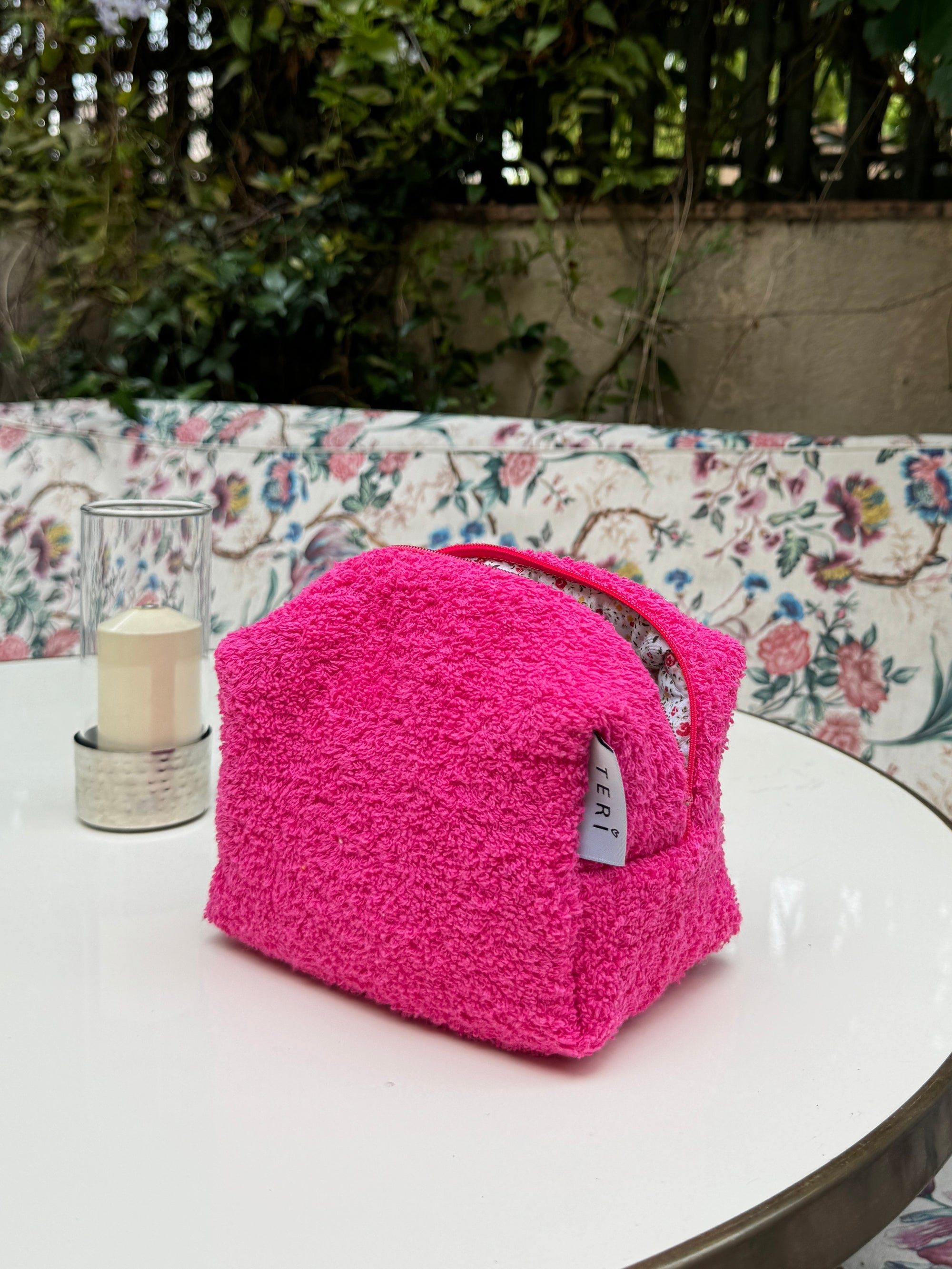 Hot pink frotirni neseser