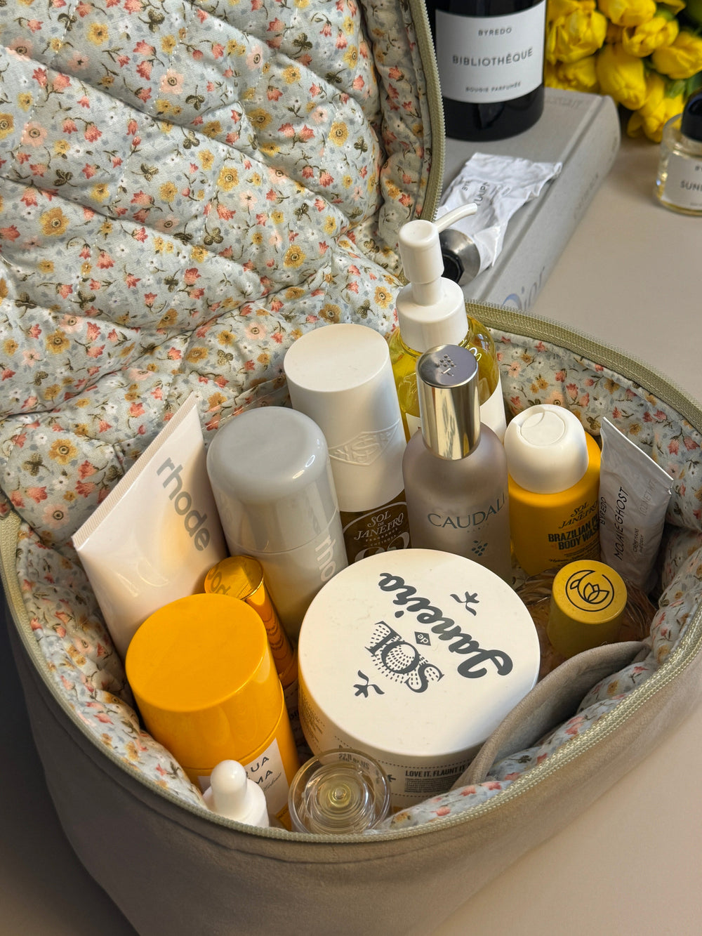 Big light beige velvet beauty case