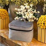 Sivi plišani koferčić