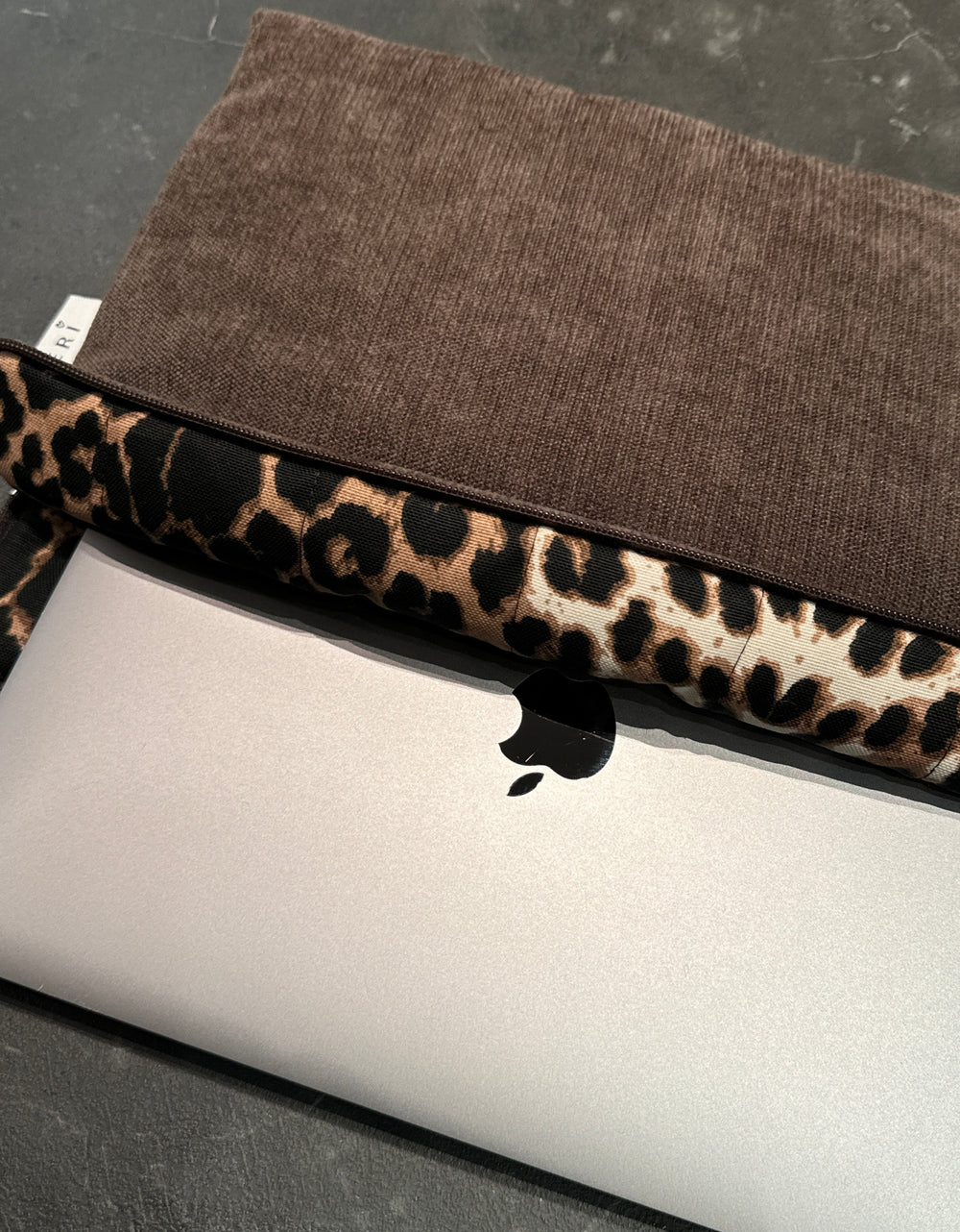 Brown velvet laptop sleeve 14”