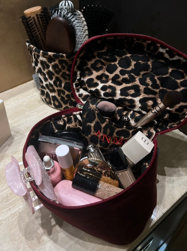 Big burgundy velvet beauty case