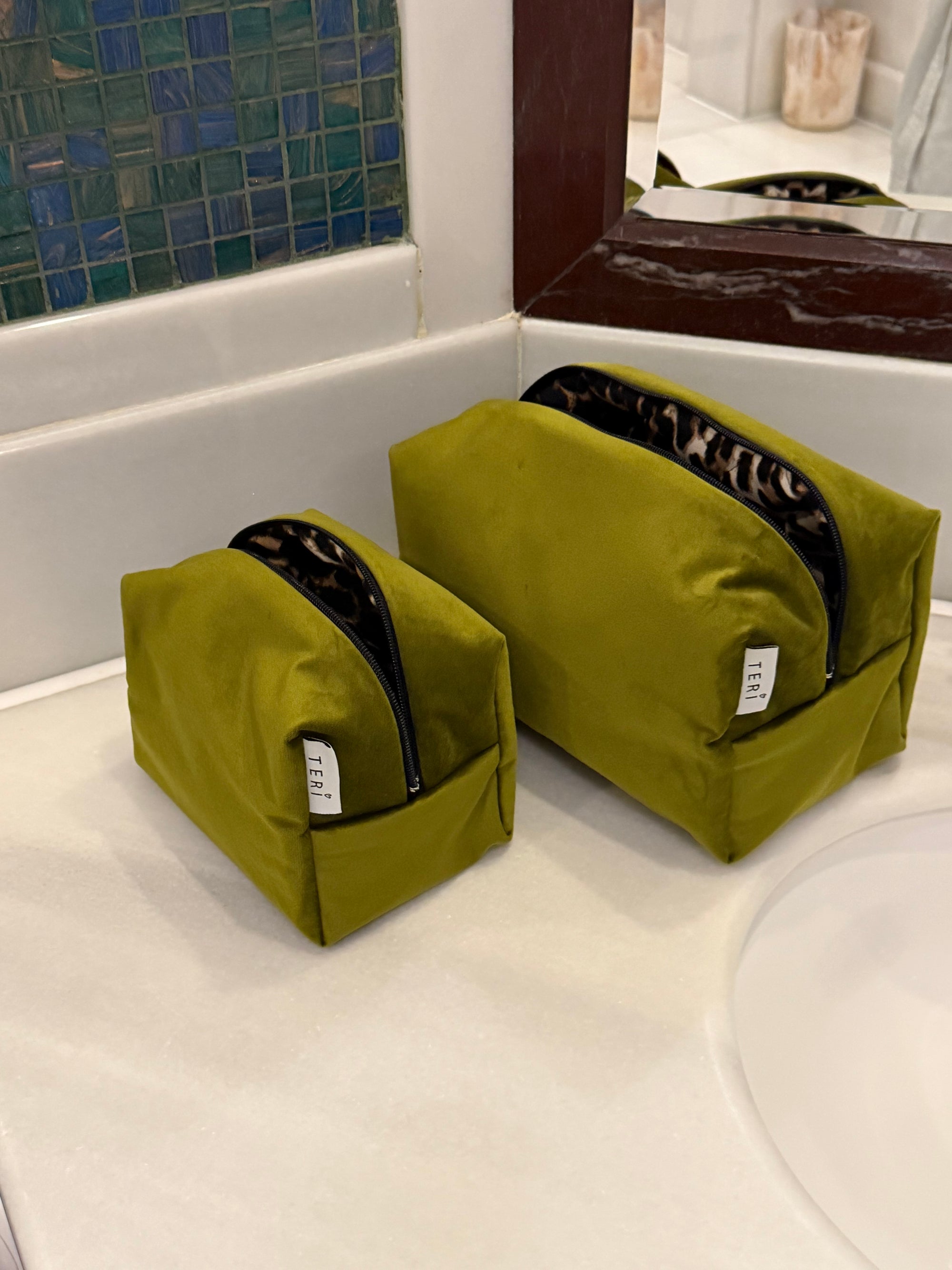 Olive green neseser
