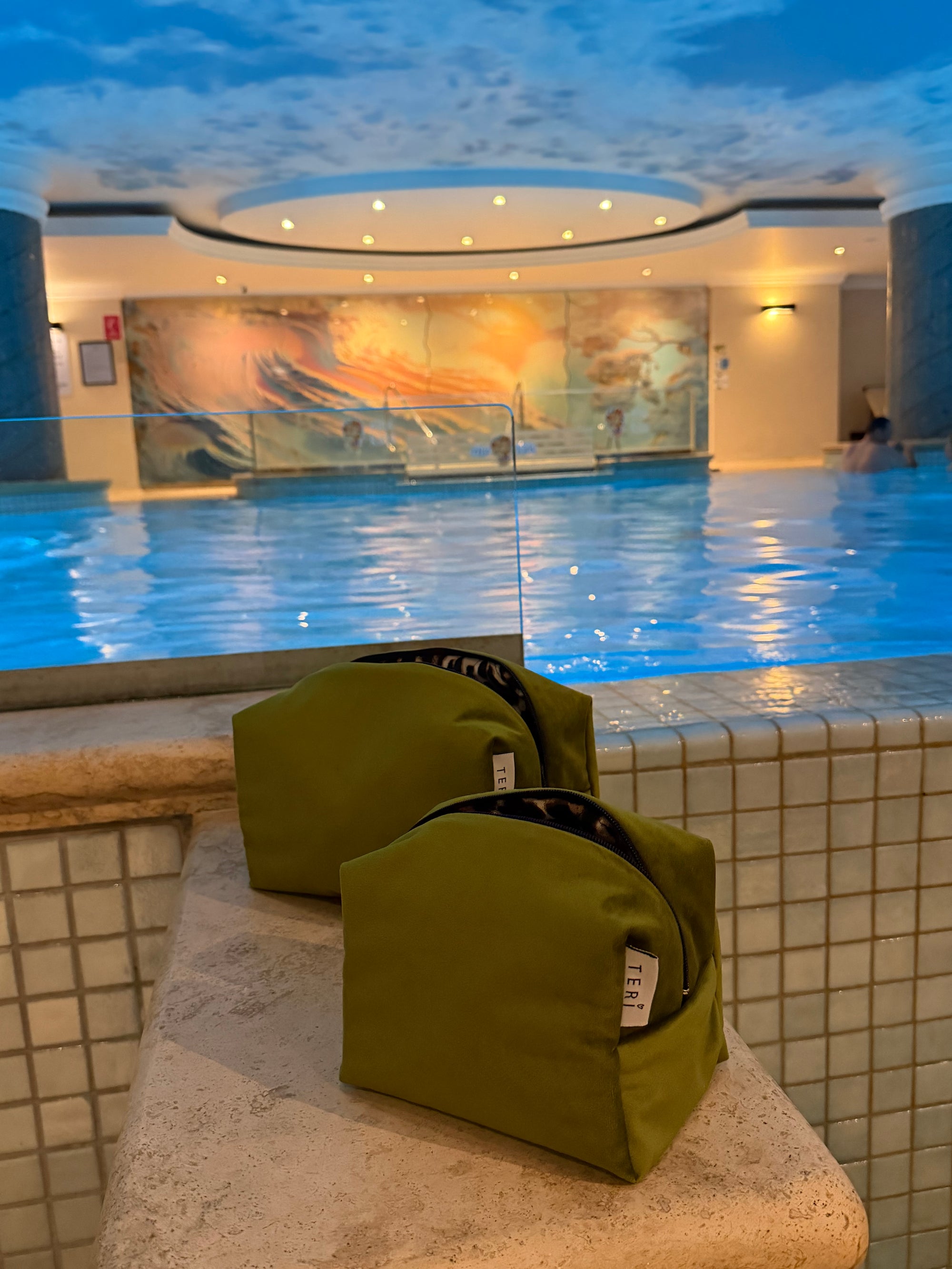 Olive green neseser