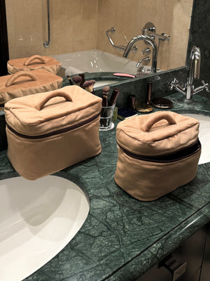 Mini golden velvet beauty case