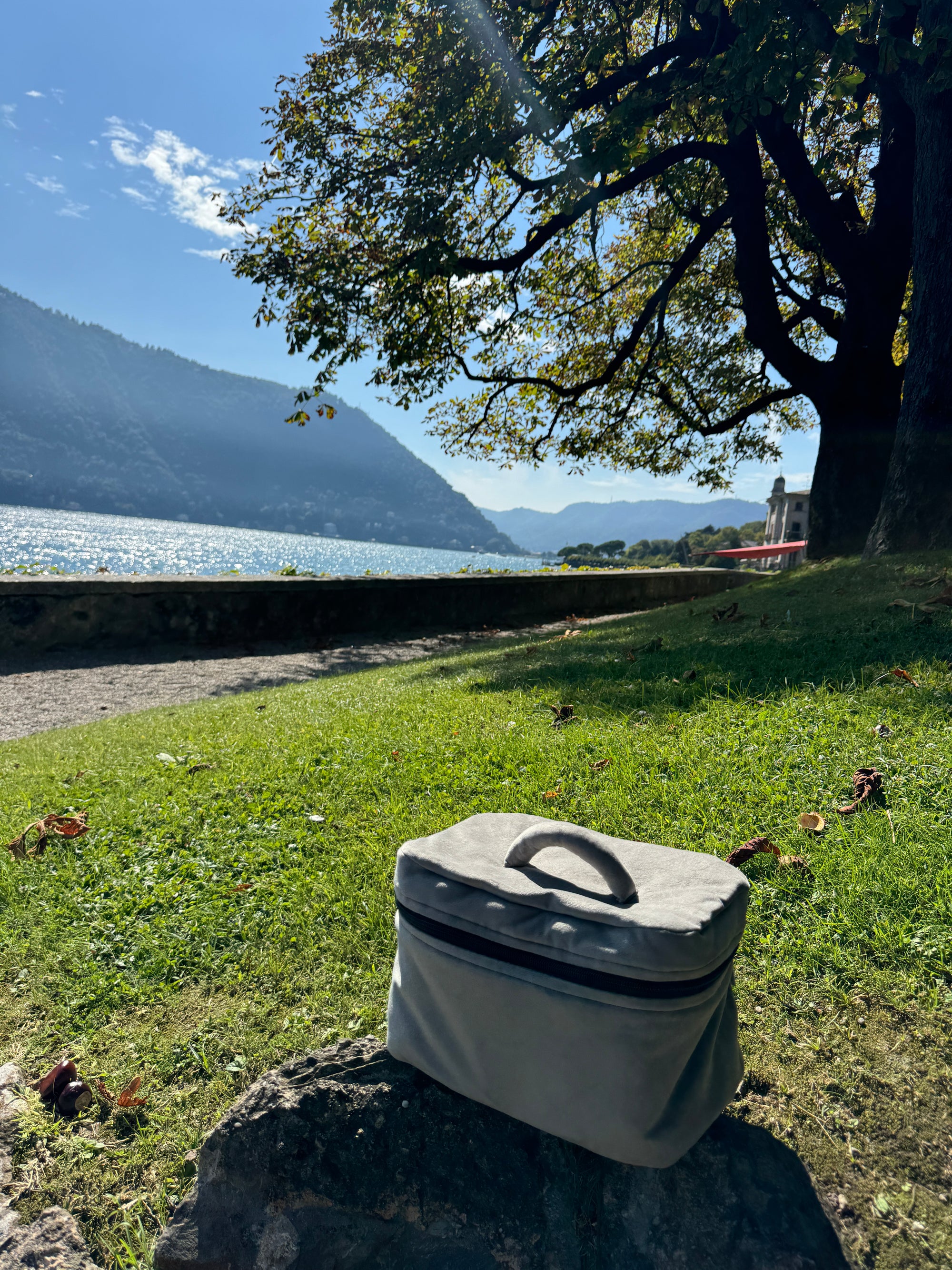 Sivi plišani koferčić