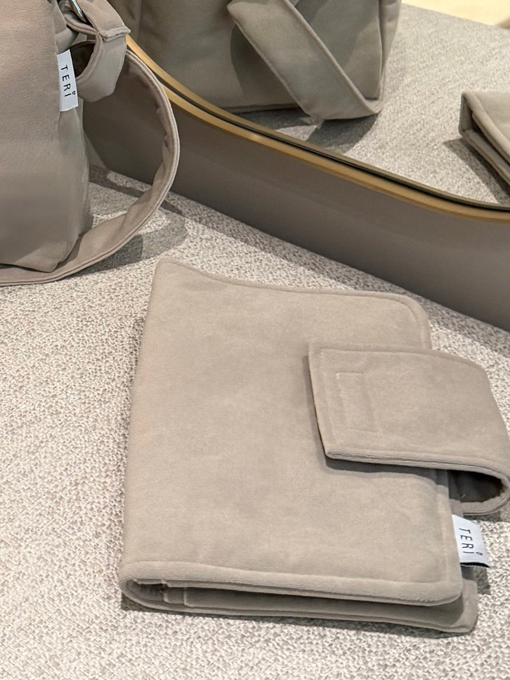 Light beige velvet mom organizer