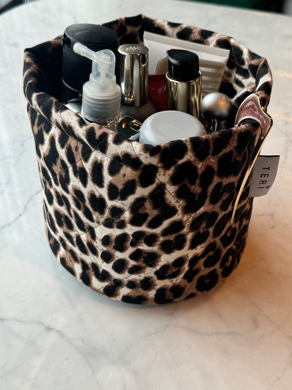Leopard organizer