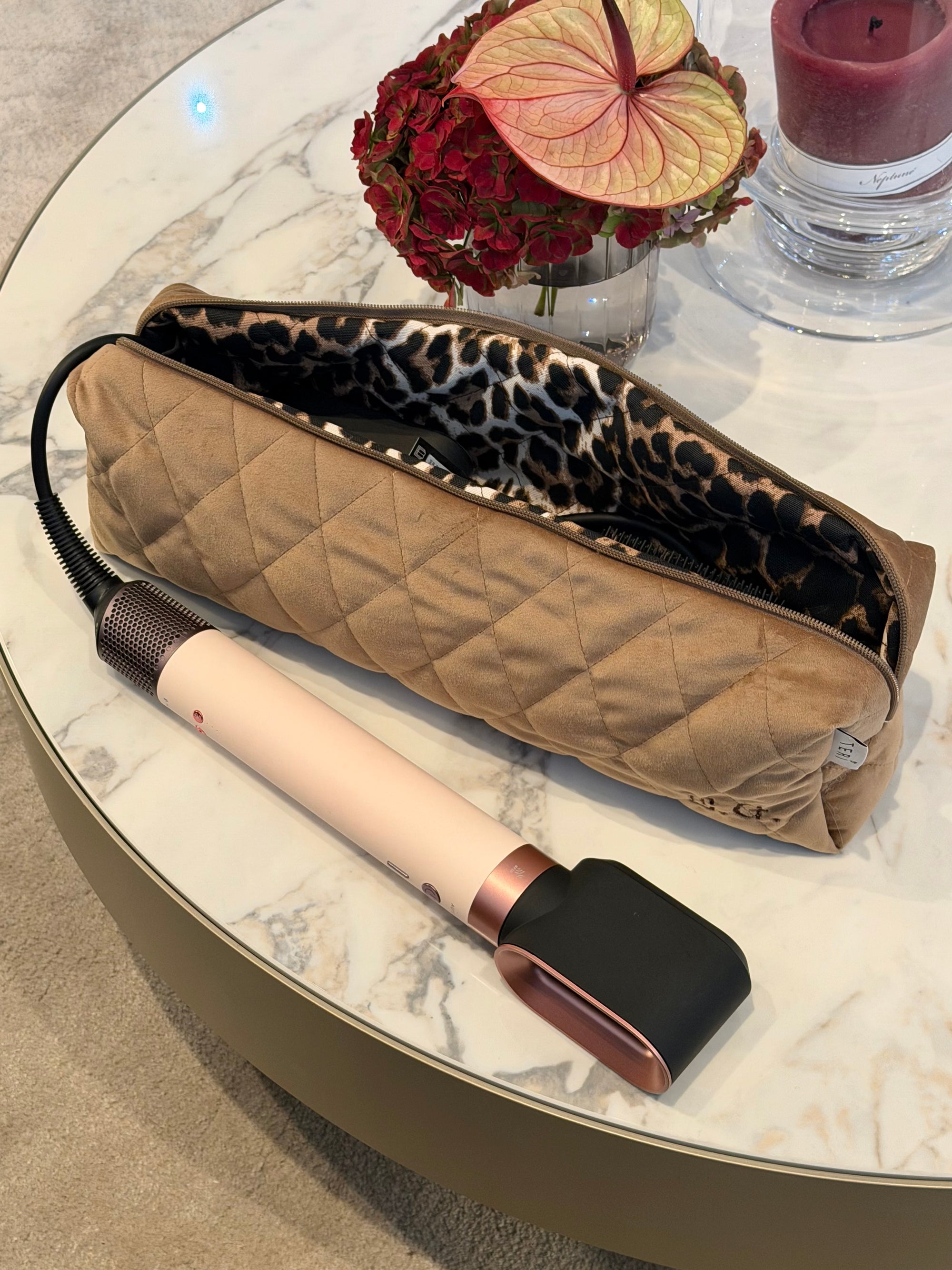 Zlatna pliš futrola Dyson Airstrait