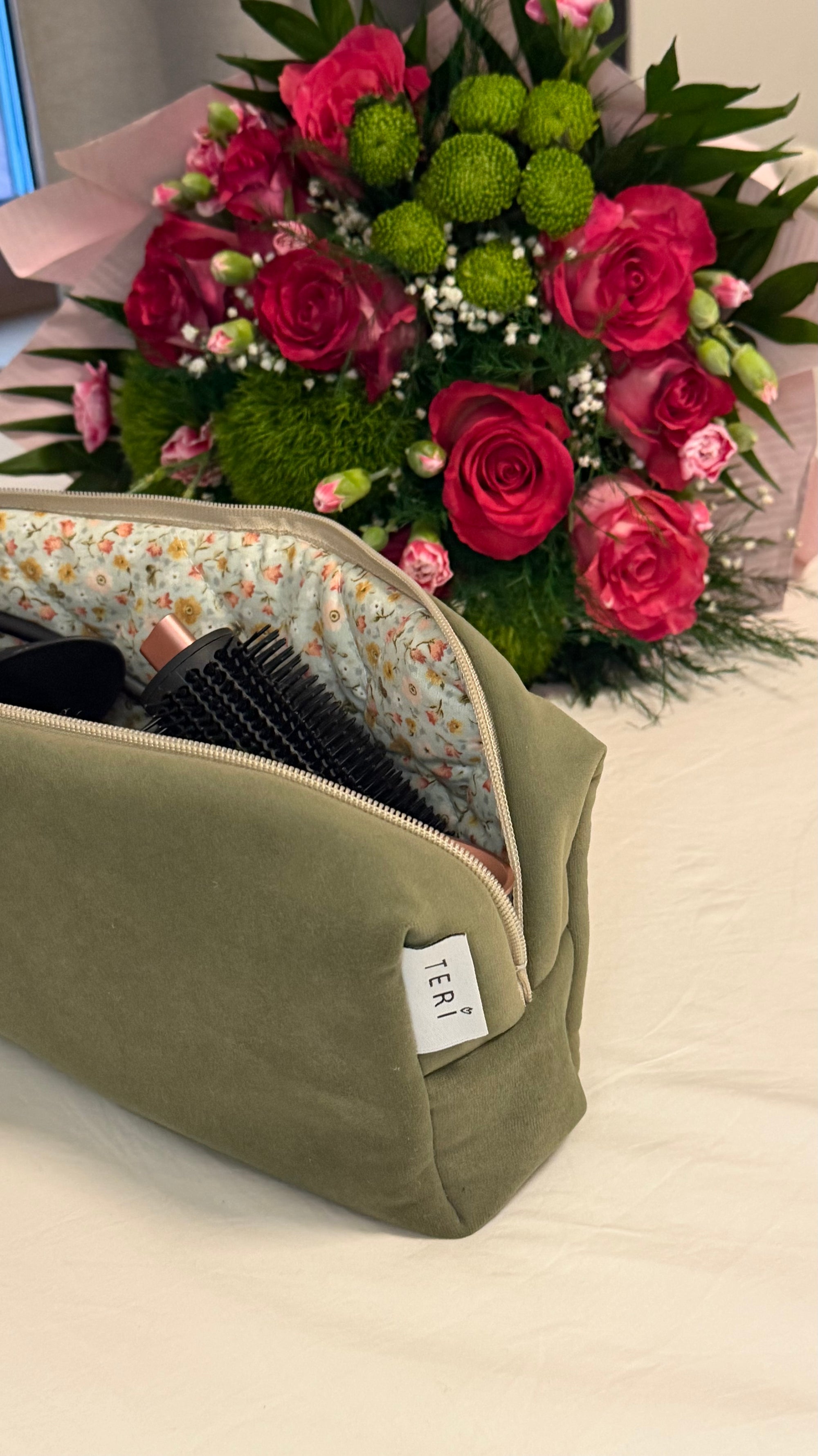 Sage green pliš futrola Dyson Airstrait