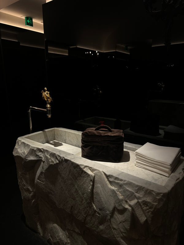 Big dark brown velvet beauty case