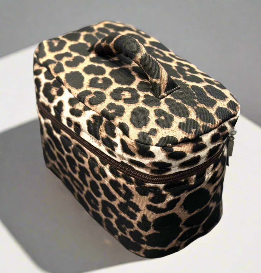 Mini leopard beauty case