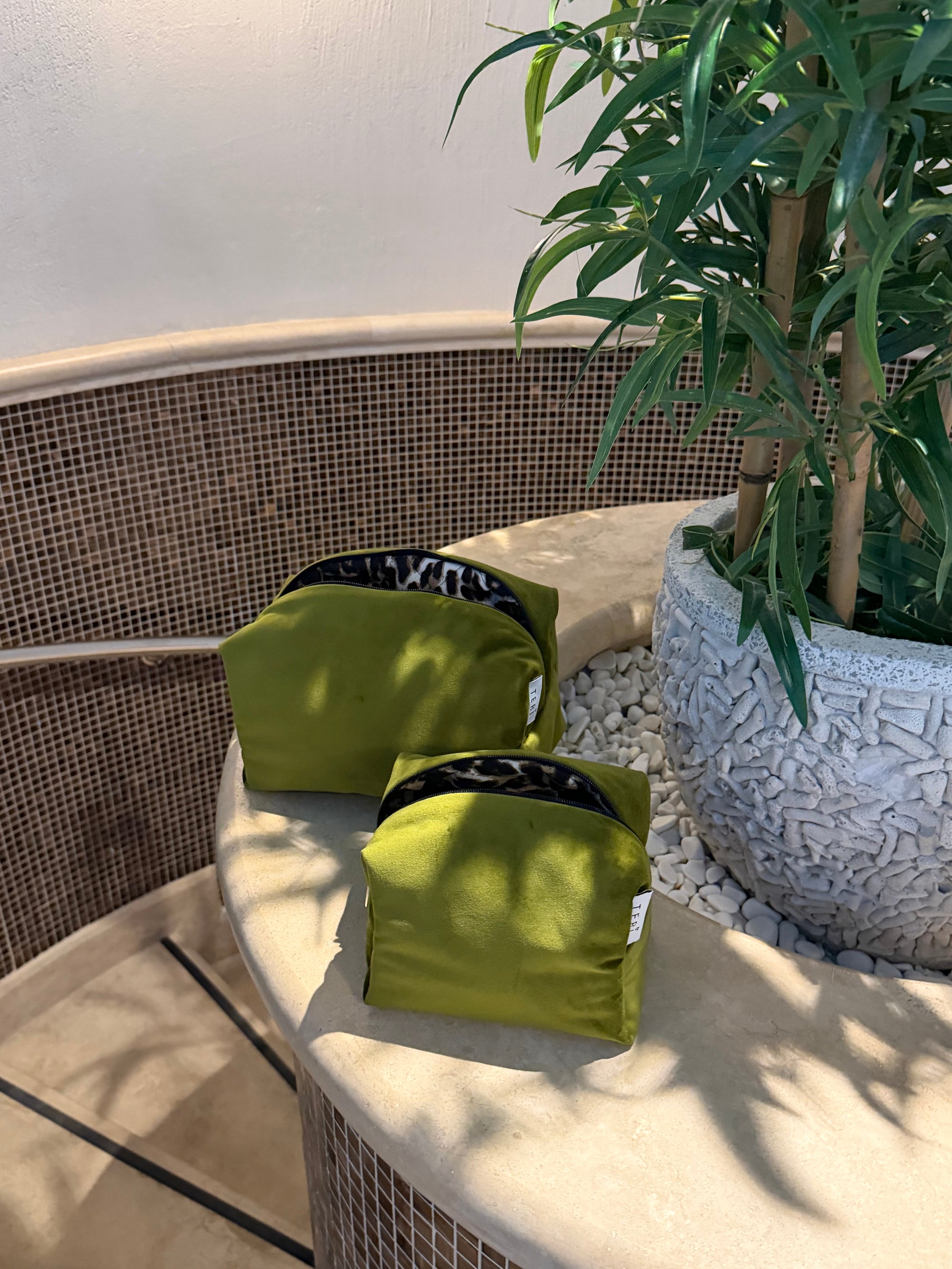 Olive green neseser
