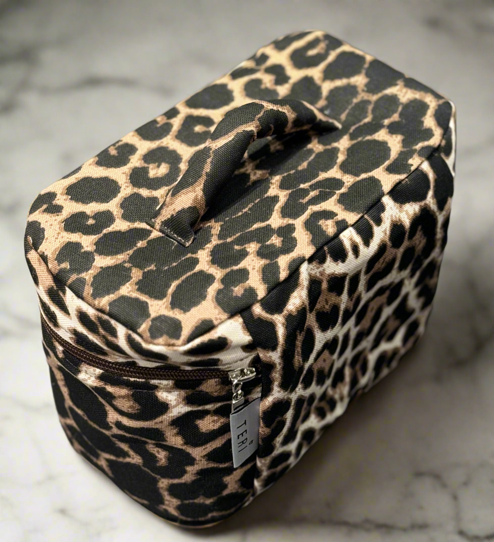 Mini leopard beauty case