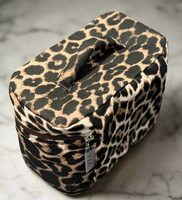 Mini leopard beauty case