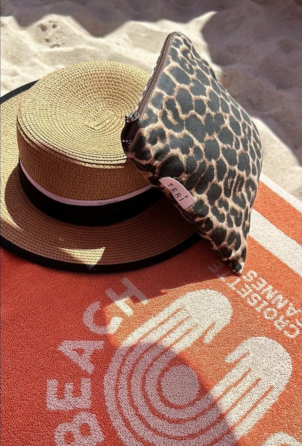 Leopard clutch