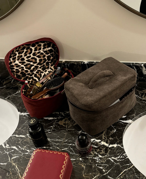 Big brown velvet beauty case