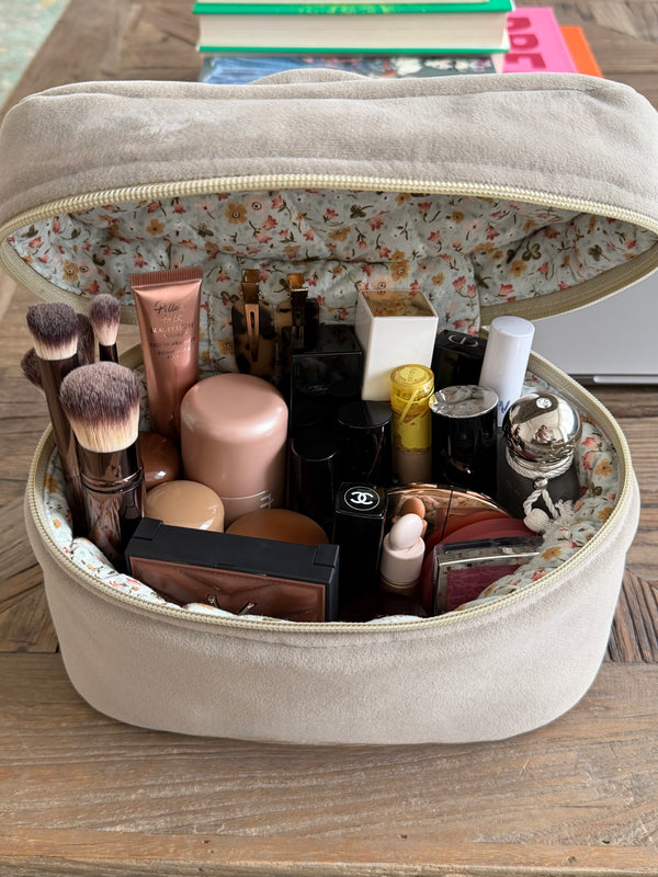 Mini light beige velvet beauty case