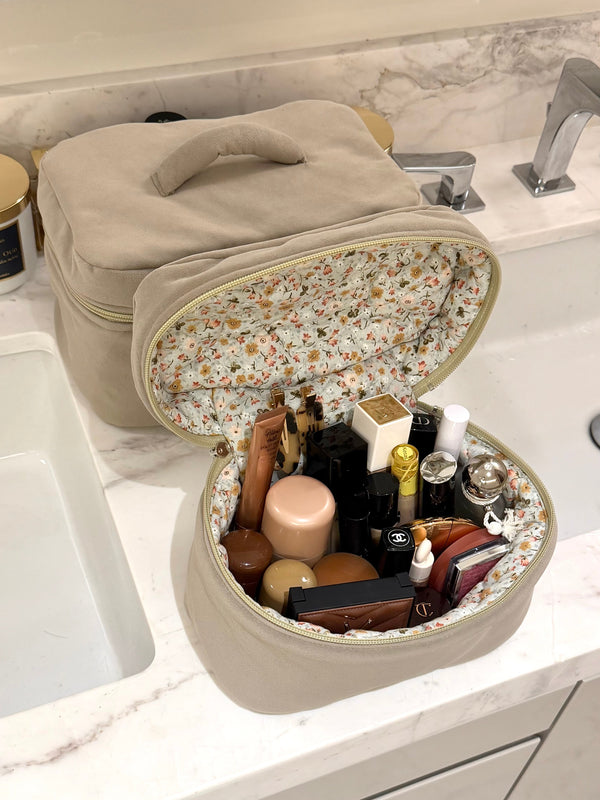 Mini light beige velvet beauty case