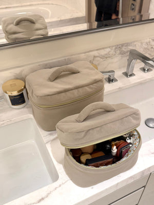 Mini light beige velvet beauty case