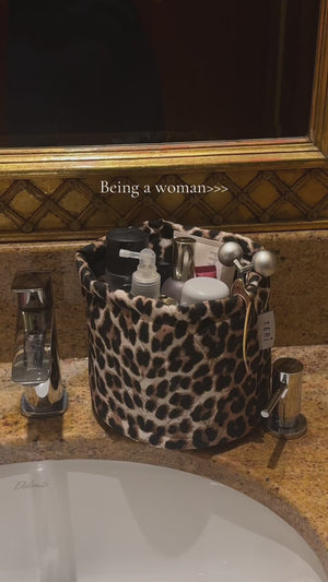 Leopard organizer